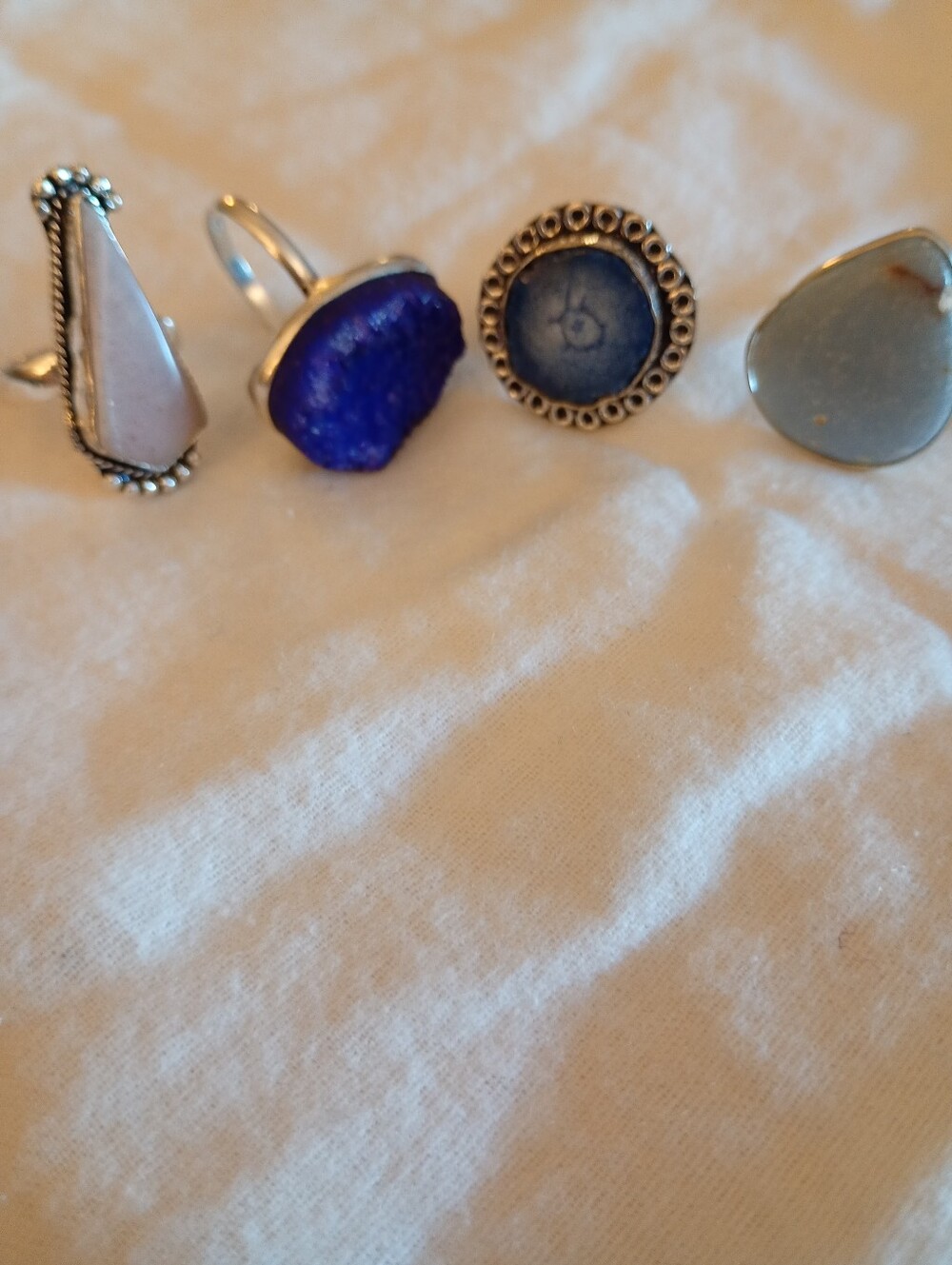 Assorted 4 Silver Tone Rings with Different Stones/Sizes🩵💙🤍